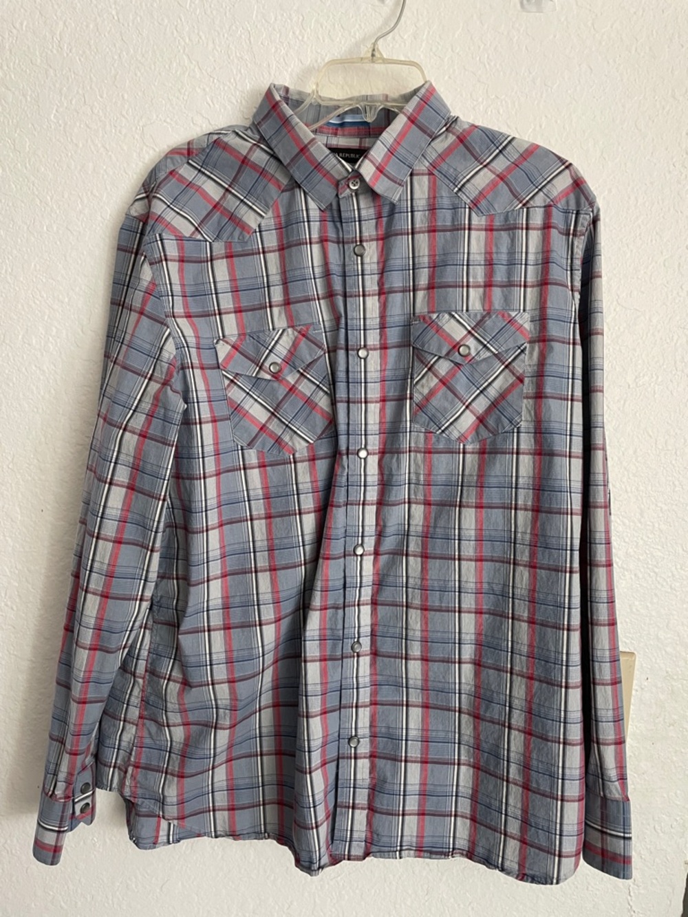 Banana Republic Blue and Red Plaid Long-Sleeve Button-Down Shirt. Size: XL